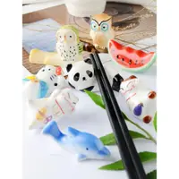 在飛比找ETMall東森購物網優惠-創意招財貓陶瓷筷架勺子架筷子托日式卡通筆架可愛熊貓動物小擺件