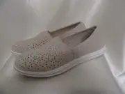 WOMEN`S CLARKS CLOUDSTEPPERS BREEZE EMILY SHOES SIZE 9.5M NEW TAUPE