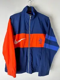 在飛比找Yahoo!奇摩拍賣優惠-NIKE KNVB 荷蘭 國家隊 足球 夾克 A871003