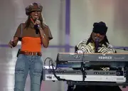 Singers Mary J Blige Stevie Wonder perform VH1 Divas Duets a conc- 2003 Photo 2