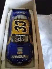 1:24 2010 ACTION #33 ARMOUR FOOD KEVIN HARVICK NWS KHI AUTOGRAPHED W/COA NIB