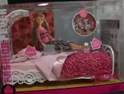 2006 MATTEL BARBIE FASHION FEVER SWEET DREAMS BED