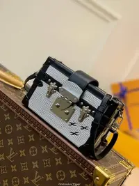 在飛比找Yahoo!奇摩拍賣優惠-二手Louis Vuitton LV Petite Mall