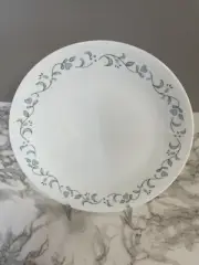 CORELLE Country Cottage 8 1/2" Luncheon SALAD PLATE USA Hearts Vines