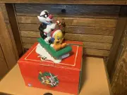 WARNER BROTHERS CHRISTMAS PEPE LE PEW AND TWEETY BIRD SALT PEPPER SHAKERS W/BOX