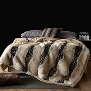 UGFJMN Premium Luxury Fuzzy Animal Skin Faux Fur Throw Blanket, High-end Reversible Cozy Thick Wolf Fluffy Fox Blankets for Couch, Soft Warm Gray Bear Furry Blanket for Winter(200 * 230cm，6kg)