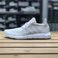 在飛比找Yahoo!奇摩拍賣優惠-Adidas Originals Swift Run 白色 