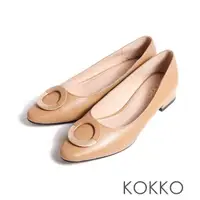 在飛比找momo購物網優惠-【KOKKO 集團】KOKKO拼接圓形金屬飾釦微彎折低跟鞋棉