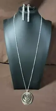 Paparazzi Renegade Ripples Silver Necklace And Earrings