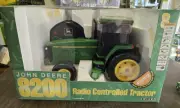 John Deere 8200 REMOTE CONTROL Tractor 1:16 ERTL NIB 1997 Vintage