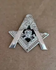 Masonic Square & Compass w/raised Skull & Cross Bones Mortality lapel pin silver