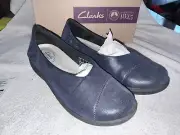 NIB Clark's Cloudstepper slip on flats- Sillian Intro- Navy 6