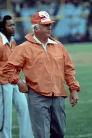 Head Coach John Mckay Of The Tampa Bay Buccaneers Nfl 1976 OLD PHOTO 1