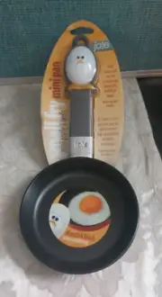 Small Fry Pan Skillet NON STICK FOR A SINGLE EGG JO!E NEW Jo!e Egg on handle