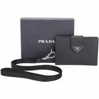 在飛比找Yahoo奇摩購物中心優惠-PRADA Saffiano 可拆掛頸背帶三角牌防刮牛皮釦式