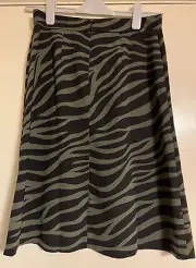 Ann Taylor Factory Womens Zebra Green Black Back Zip Front Slit Skirt 6P NWT *
