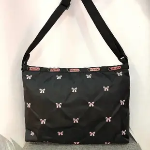 🐾小闆娘愛亂買🐾 LeSportsac 刺繡蝴蝶結 3352 三層拉鍊斜背包 休閒旅遊包