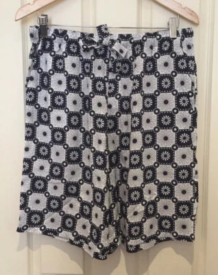 Sussan Size Medium Shorts