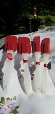 Spatula NEW Set of 4 Silicone Heat Resistant 2 Large 2 Small Red Mix Scrape Bake