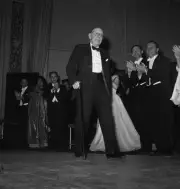 Striding stage composer Igor Stravinsky receives enthusiastic a- 1962 Old Photo