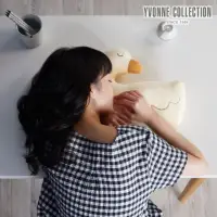 在飛比找momo購物網優惠-【YVONNE 以旺傢飾】鵝午安枕(鵝絨黃)