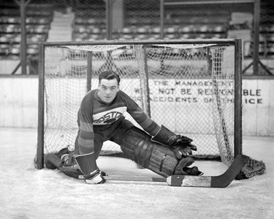 648792 Cecil Tiny Thompson Hockey Hof Wall Print Poster