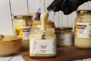 500gm of natural cotton honey, propolis, stomach, colon, stomach, white honey