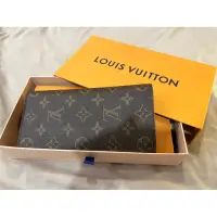在飛比找蝦皮購物優惠-Louis Vuitton Monogram經典老花男長夾面
