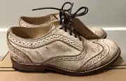 NiB Sundance Catalog Bedstu Leather Wingtip “Channing Oxford Shoes” Beige Sz 7.5