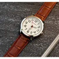 在飛比找蝦皮購物優惠-務實至上白面黑字棕色錶帶台灣品牌國民時尚不鏽鋼石英錶,清晰超