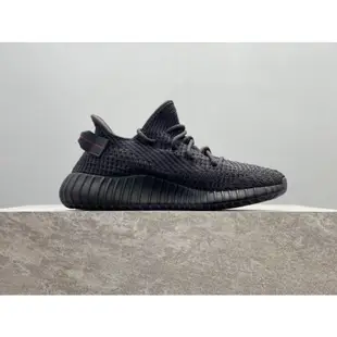 YEEZY BOOST 350 V2 BLACK 黑天使