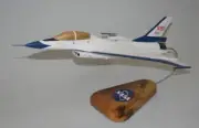 NASA General Dynamics F-16XL Desk Top Display Test Jet 1/48 Model SC Airplane