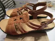 New Clarks Women's Leisa Janna tan leather sandals, size 10W