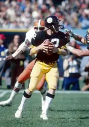 Quarterback Terry Bradshaw Pittsburgh Steelers drops back to pass - Old Photo 1