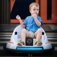 在飛比找Yahoo!奇摩拍賣優惠-兒童電動碰碰車漂移車可坐人室內旋轉車帶四輪汽車