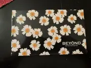 BEYOND Daisy 18 Colors Eyeshadow Palette - Matte & Shimmery Eye Palette