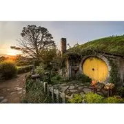 Save 10.00%! Hobbiton & Waitomo Caves Guided Tour from Auckland with Lunch