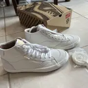 Size Men’s 8. Women’s 10- VANS The Lizzie Marshmallow Gum