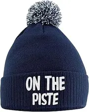 [Purple Print House] On The Piste Skiing Bobble Hat, Funny Accessories Birthday Gifts for Apres Skiing Warm Winter Knitted Beanie Hat with Faux Fur Pom Pom for Womens Girls Mens Boys