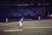 Atlanta Braves Hank Aaron in action running the bases vs Cincinnat- Old Photo