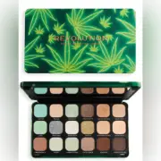 NIB Revolution Forever Flawless Chilled Vibes 18 Shade Eyeshadow Pallet