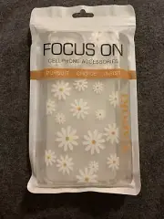 CAROKI - Clear Daisy Pattern Cellphone Case - iPhone 13/13 Pro Max - Focus On
