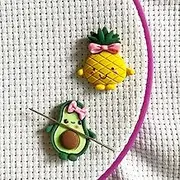 DPXWCCH Lovely Fruit Needle Minders for Cross Stitch, Pineapple Avocado Magnetitc Needle Nanny, Embroidery Needlework Accessories