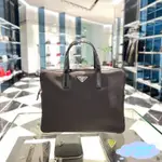 ✈空姐副業✈ PRADA 2VE368 尼龍及SAFFIANO 皮革公事包 附肩帶 黑色免運