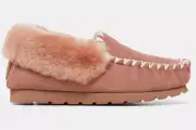 Hush Puppies Shaggy moccasin slippers in blush size US 7, brand new