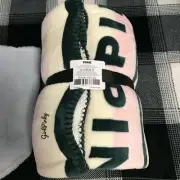 VS PINK COZY FLEECE TOTE AND BLANKET BUNDLE IN LIGHT BLUE & CREAM NEW RELEASE