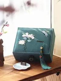在飛比找Yahoo!奇摩拍賣優惠-春盞  復古中式銅鎖飾品盒收納盒古風結婚禮品飾品盒珠寶盒女古