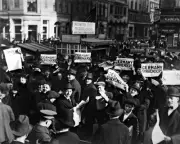 New 8x10 World War I Photo: Crowd at Times Square Celebrate Armistice