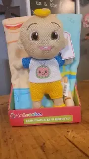 CoComelon Bath Towel And Bath Buddies Set NIB