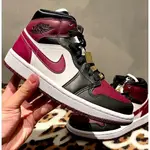 AIR JORDAN 1 MID “MAROON” 酒紅腳趾 女款 運動 休閒CZ4385-016 慢跑鞋